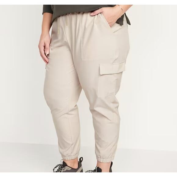 Old Navy NWT High-Waisted StretchTech Cargo Joggers Wish Bone Cream Off White 4X - Picture 1 of 13